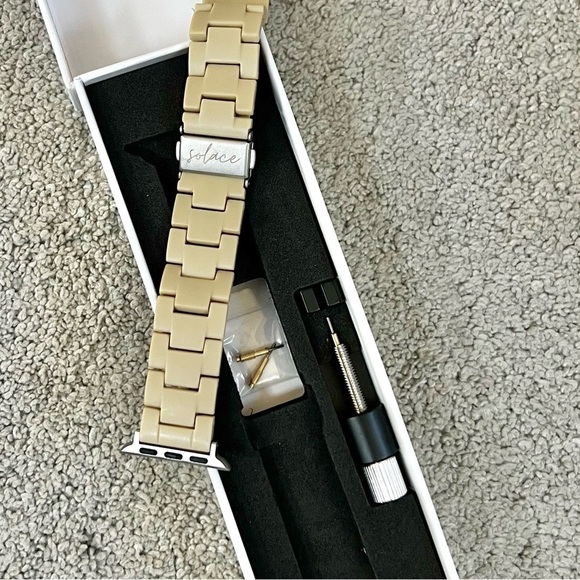 🎁 Solace Perma Apple Watch Band Kit in Soapstone Tan Adjustable Tool 38/40/41mm - Picture 3 of 9